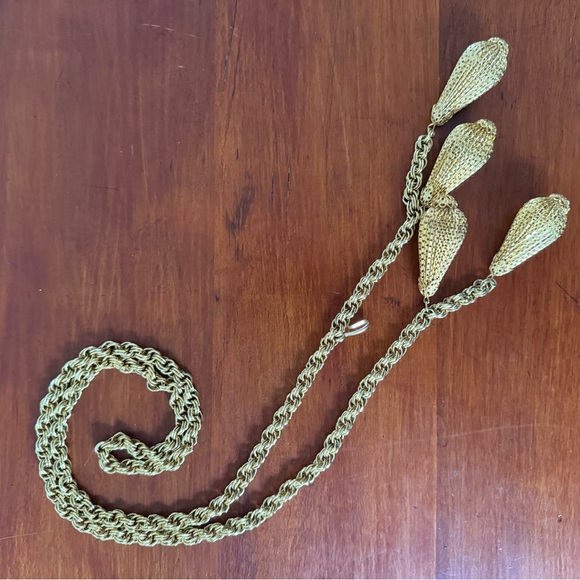 Vintage Gold Chain and Tassel Statement Waist Belt - Picture 3 of 6